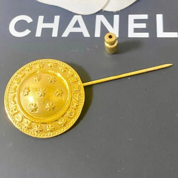 CHANEL CC Logos Studs Round Brooch Gold Tone 1122 Pin Auth #8142 - Picture 2 of 4